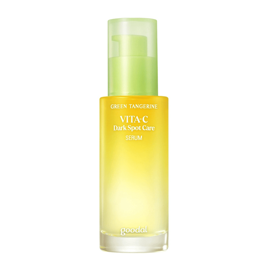 En flaska Green Tangerine Vita C Dark Spot Care Serum 40ml från Goodal för hyperpigmentering på vit bakgrund.