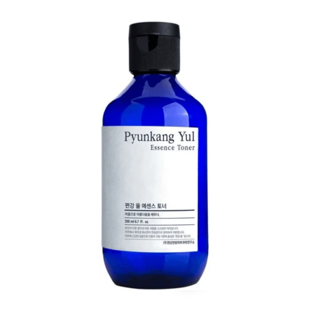 En Pyunkang Yul Essence Toner berikad med astragalusrotextrakt för fukt i huden.